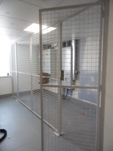 Mesh Partition with Handle & Push Pad Locking
